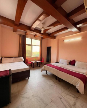 Couple-Friendly & Luxury Stay